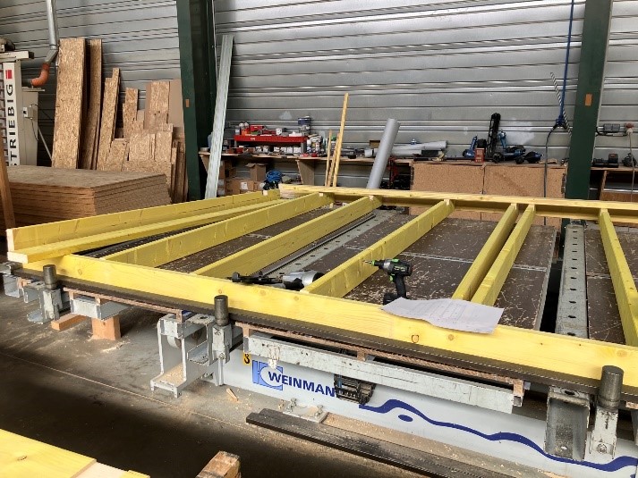 Table de montage de l’atelier Viebois à Champdieu (42)